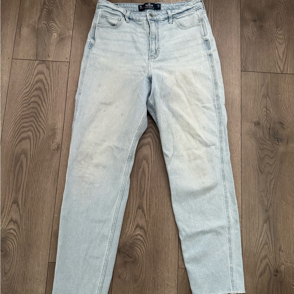 Hollister Women’s Size 29 Light Wash Ultra High Rise Mom Straight Jeans